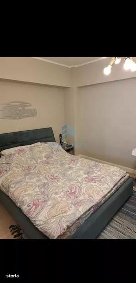 Apartament cu 3 camere semidecomandat în Victoriei