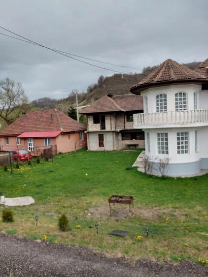 Casa cu 5 camere + teren intravilan de 1209 mp in Iscroni- Aninoasa - 6
