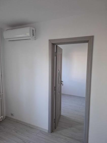 Apartament cu 3 camere semidecomandat în Tomis Nord
