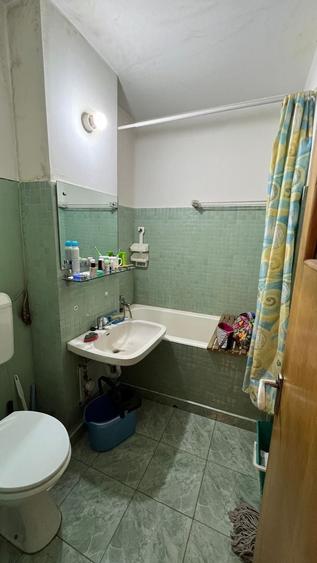 Apartament cu 4 camere semidecomandat în Gorjului