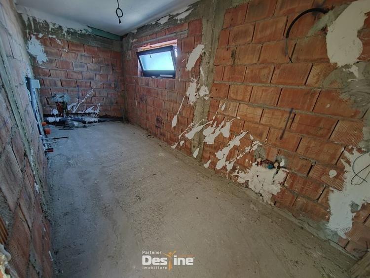 Casă individuală cu 4 camere cu Canalizare în Bârnova