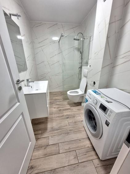 Apartament cu 3 camere semidecomandat în Florești