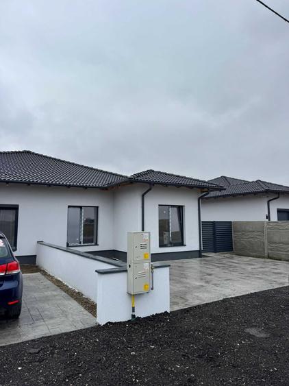 Casă cu 4 camere în Moșnița Nouă