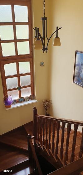 Casă cu 7 camere cu Teren 748 Mp în Borlești