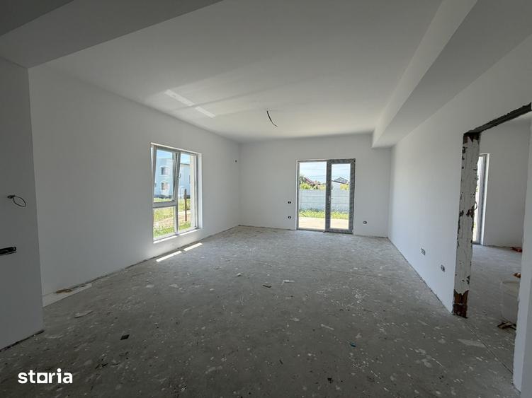 Casă cu 4 camere cu Teren 400 Mp în Domnești