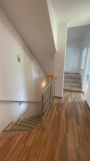 Casă individuală cu 16 camere cu Teren 425 Mp în Domenii
