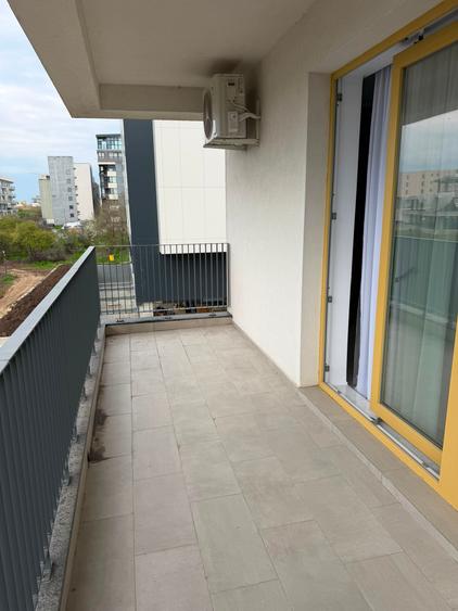 Apartament cu 4 camere decomandat în Sat Vacanță