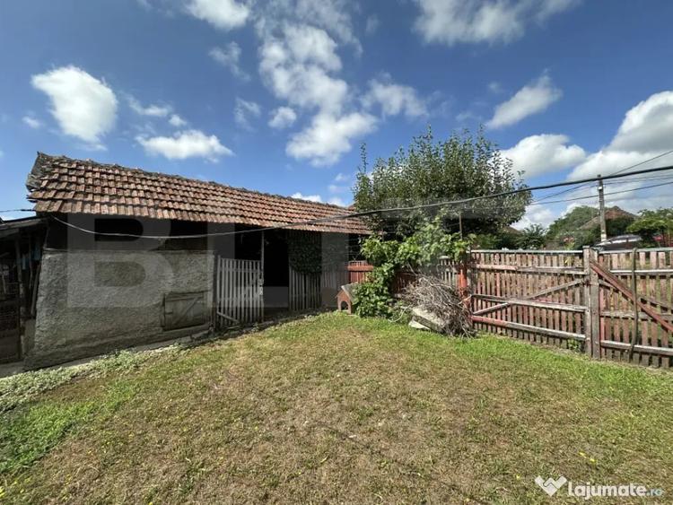 Casă cu 2 camere cu Teren 2963 Mp în Central