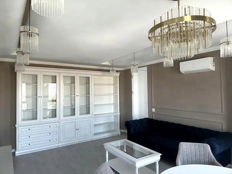 Apartament cu 3 camere, mobilat în Viilor