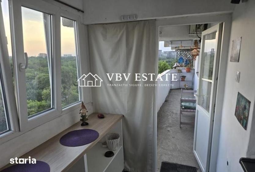 Apartament cu 3 camere semidecomandat în Tineretului