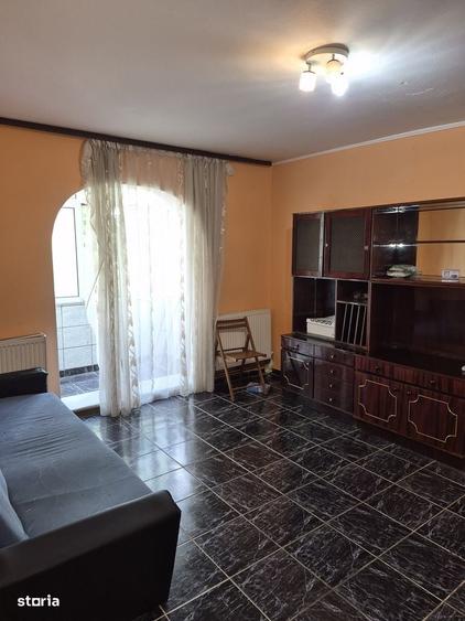 Apartament cu 3 camere semidecomandat în Alexandru cel Bun
