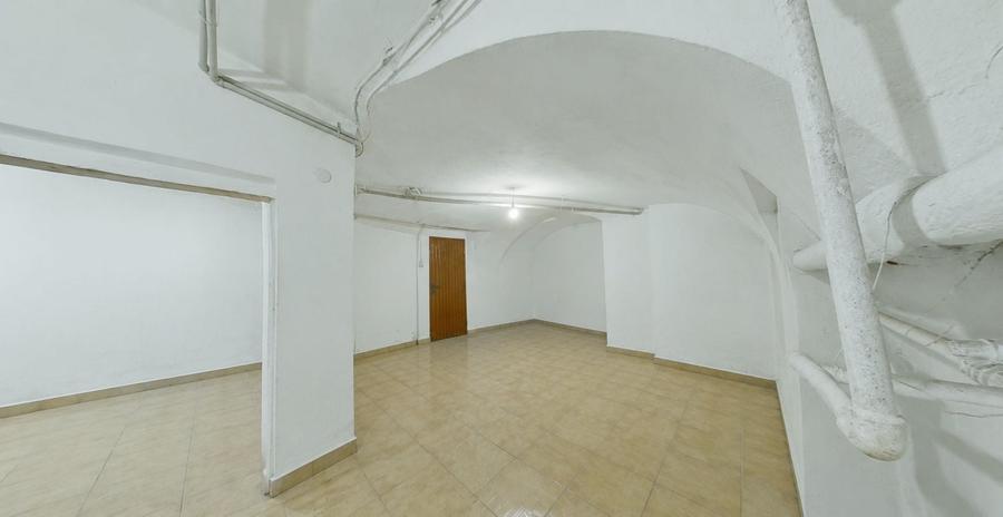 Apartament cu 8 camere semidecomandat în Central
