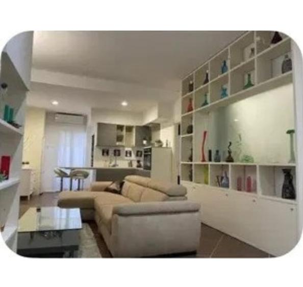 Apartament cu 3 camere semidecomandat, mobilat în Universitate