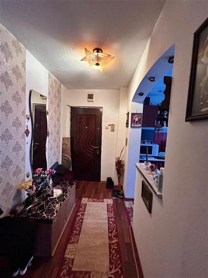 Apartament cu 2 camere semidecomandat în Moroasa 1