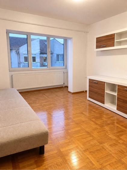 Apartament cu 2 camere decomandat în Exterior Vest