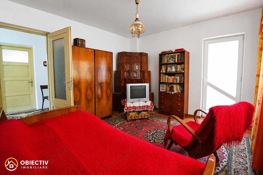 Casă cu Teren 2674 Mp în Poiana Teiului