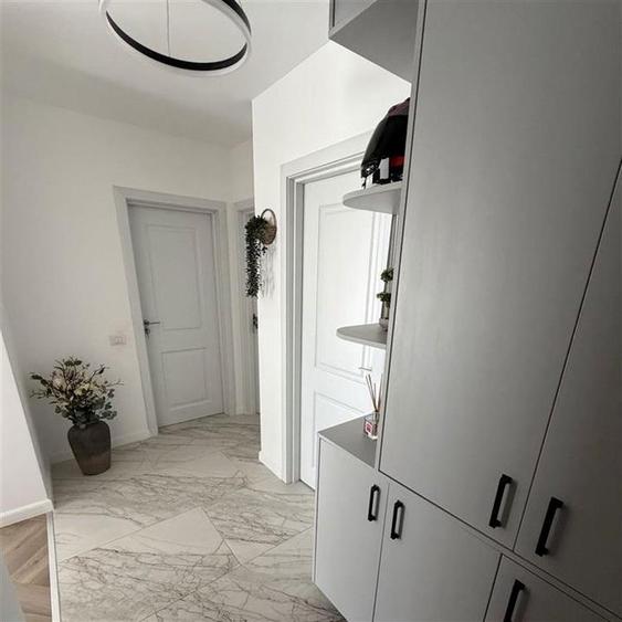 Apartament cu 2 camere decomandat, mobilat în Lisaura