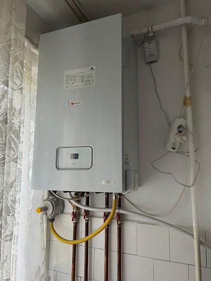 Apartament cu 2 camere semidecomandat în Craiovița Nouă