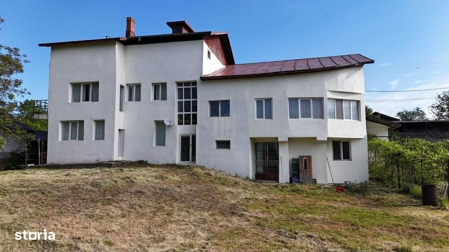 Casă cu 4 camere în Teișori