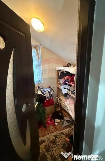 Casă cu 5 camere cu Teren 500 Mp în Est