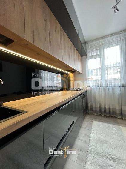 Apartament cu 3 camere semidecomandat în Central