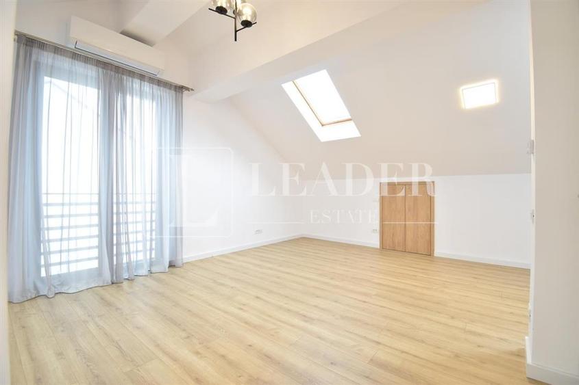 Duplex cu 5 camere cu Teren 250 Mp în Central