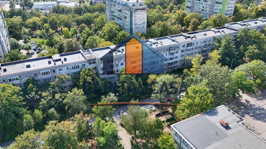 Apartament cu 3 camere semidecomandat, mobilat în Nord