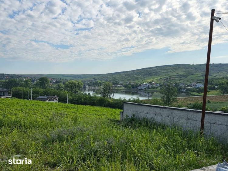 Teren de 500 mp, în Aroneanu