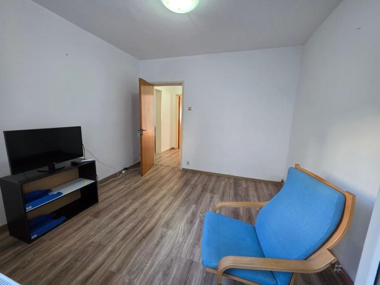 Apartament cu 3 camere decomandat în Bucur Obor