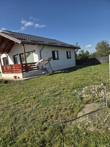Casă cu 3 camere în Dumbrava