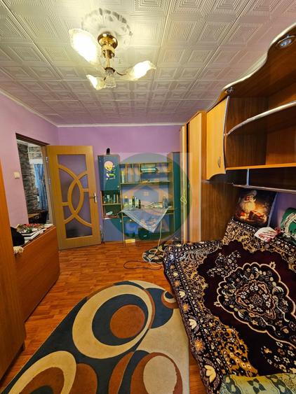 Apartament cu 3 camere decomandat în Est