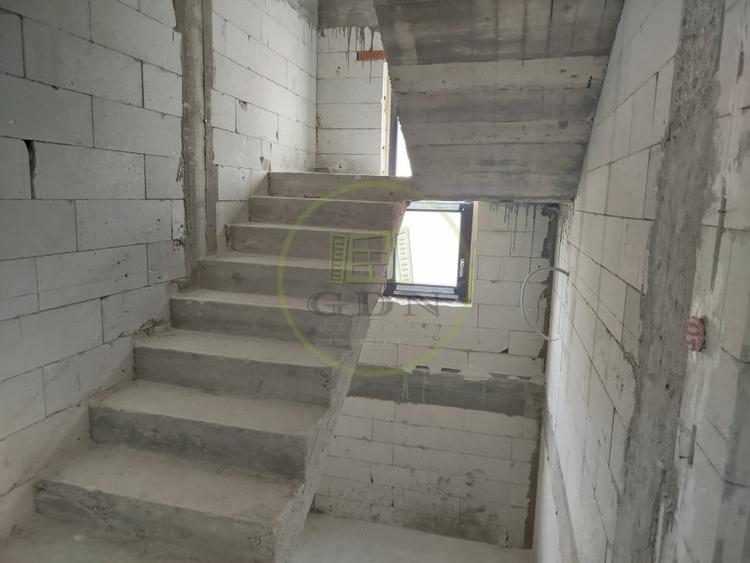 Duplex cu 10 camere cu Canalizare în Cantemir