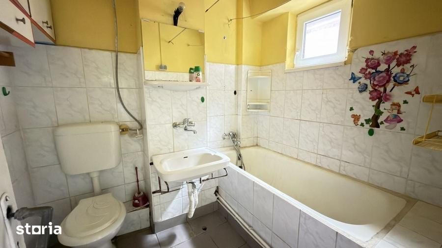 Apartament cu 4 camere semidecomandat în Central