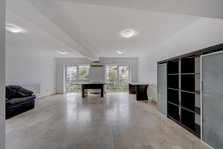 Apartament cu 3 camere decomandat în Drumul Sării