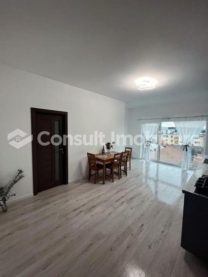 Apartament cu 3 camere semidecomandat în Central