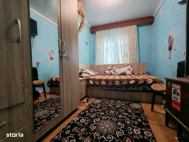 Apartament cu 4 camere decomandat în CET
