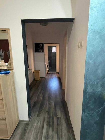 Apartament cu 3 camere semidecomandat în Cetate