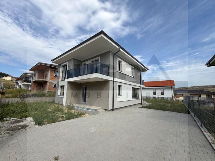 Casă individuală cu 5 camere cu Canalizare în Chinteni