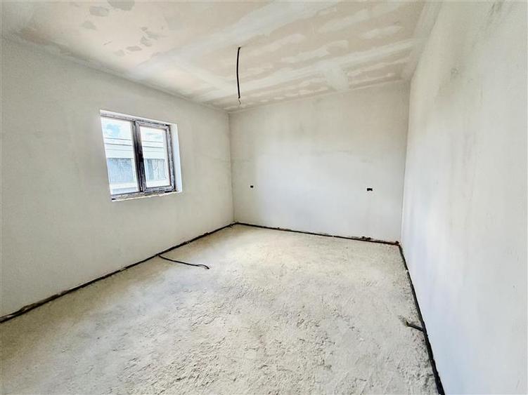 Duplex cu 4 camere cu Teren 200 Mp în Miroslava