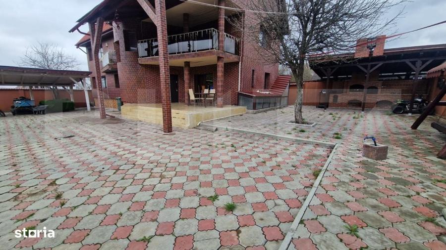 Casă cu 4 camere cu Piscina în Baciu