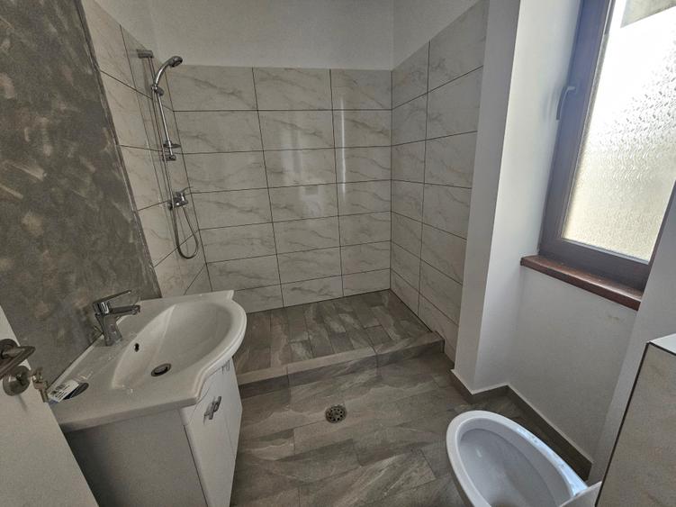 Apartament cu 4 camere decomandat în Armeneasca