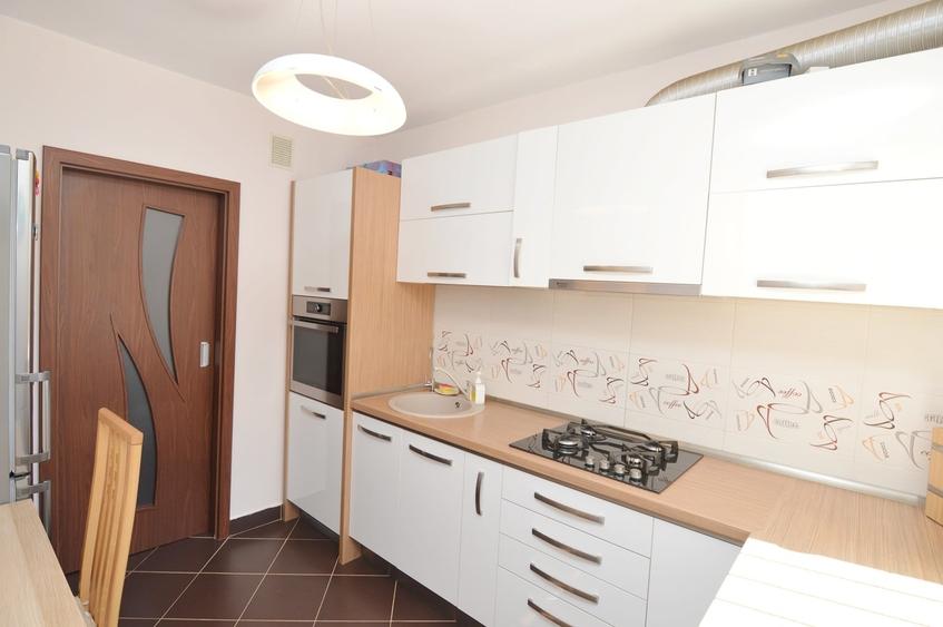 Apartament cu 3 camere decomandat în Brâncoveanu