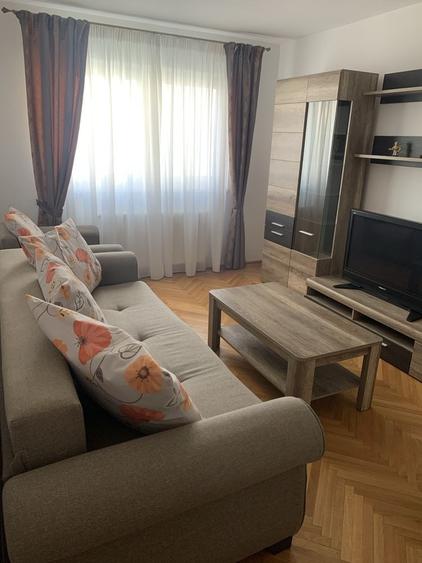 Apartament cu 3 camere decomandat în Vasile Aaron
