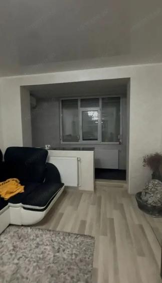 Apartament cu 3 camere semidecomandat, mobilat în Micro 17