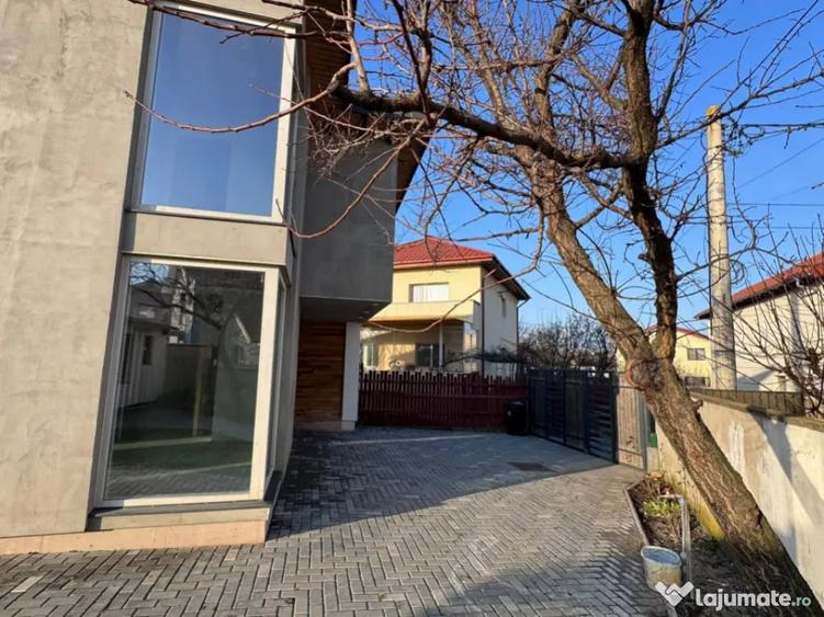 Casă cu 4 camere cu Teren 280 Mp în Central