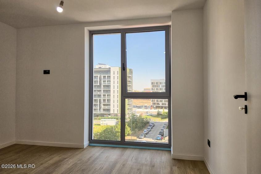 Apartament cu 3 camere semidecomandat în Torontalului