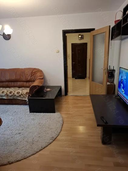 Apartament cu 3 camere semidecomandat în Central