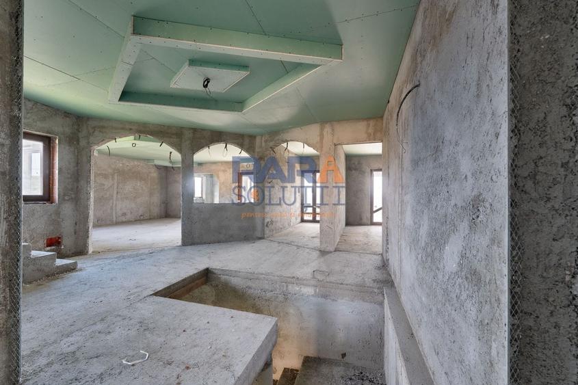 Casă cu 6 camere cu Garaj în Bâra