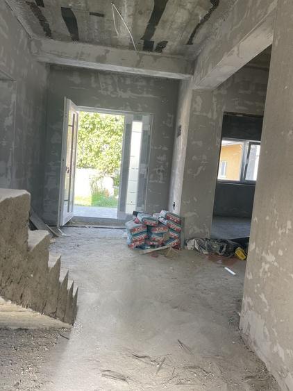 Casă cu 4 camere în Decebal