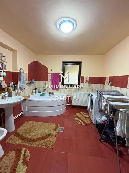 Casa spa?ioasa P+1 - 5 camere - teren 10 ari - 4